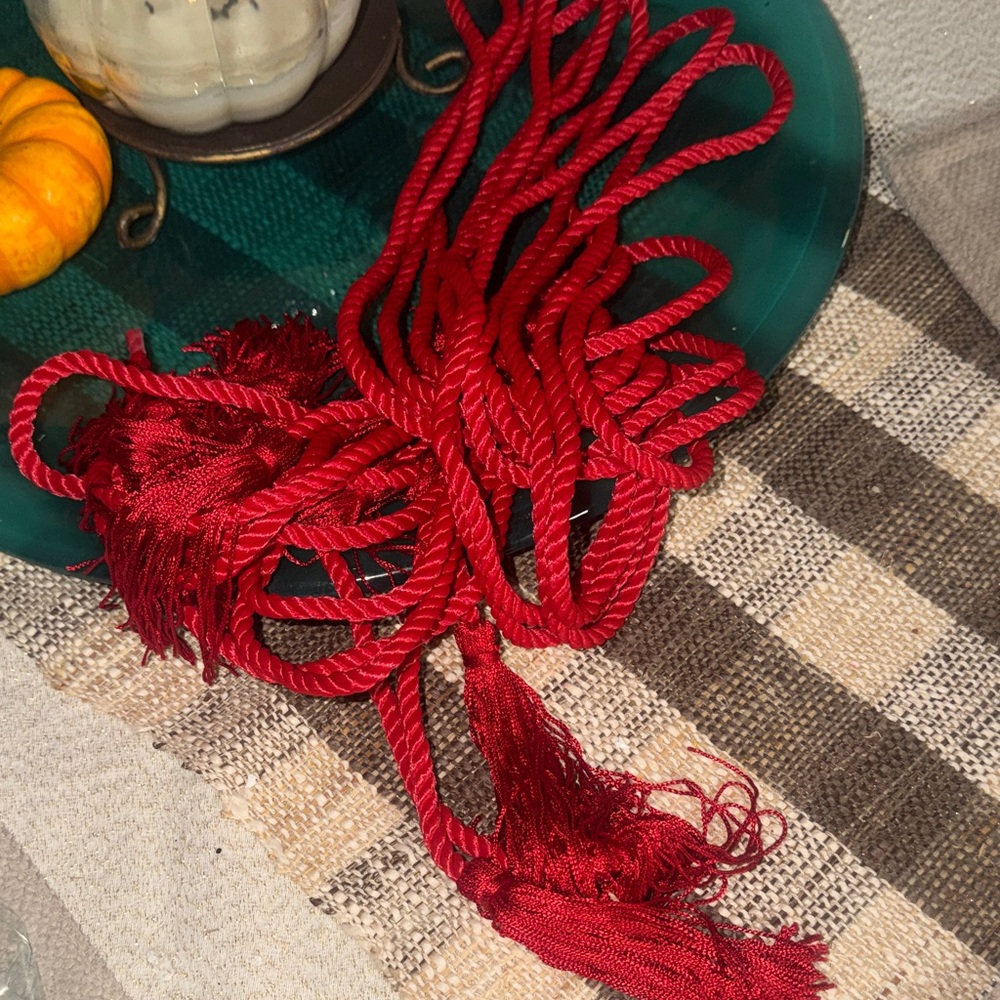 Chic Red Twisted 5  chords new